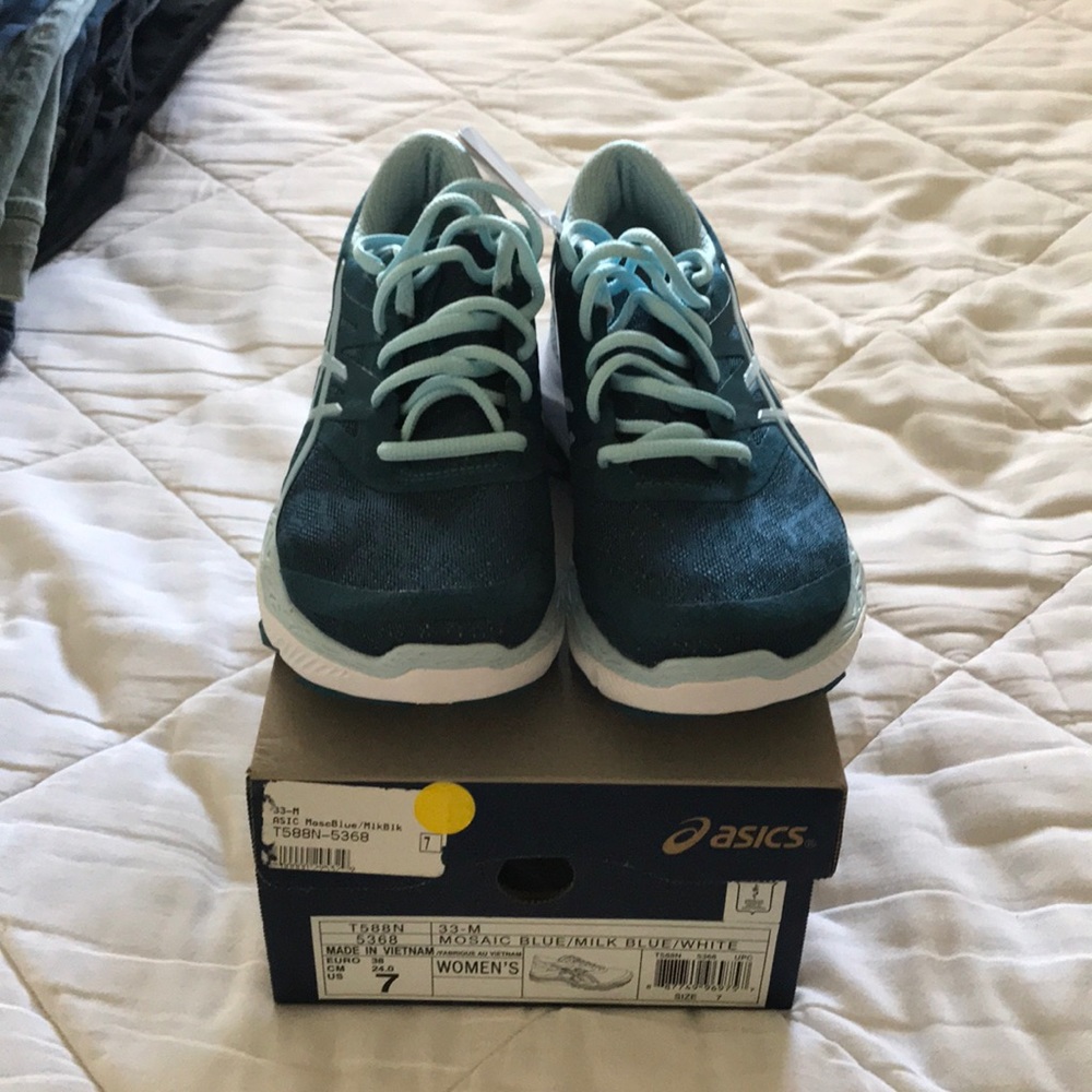 NIB ASICS 33M Running Shoes Mosaic Blue Size 7